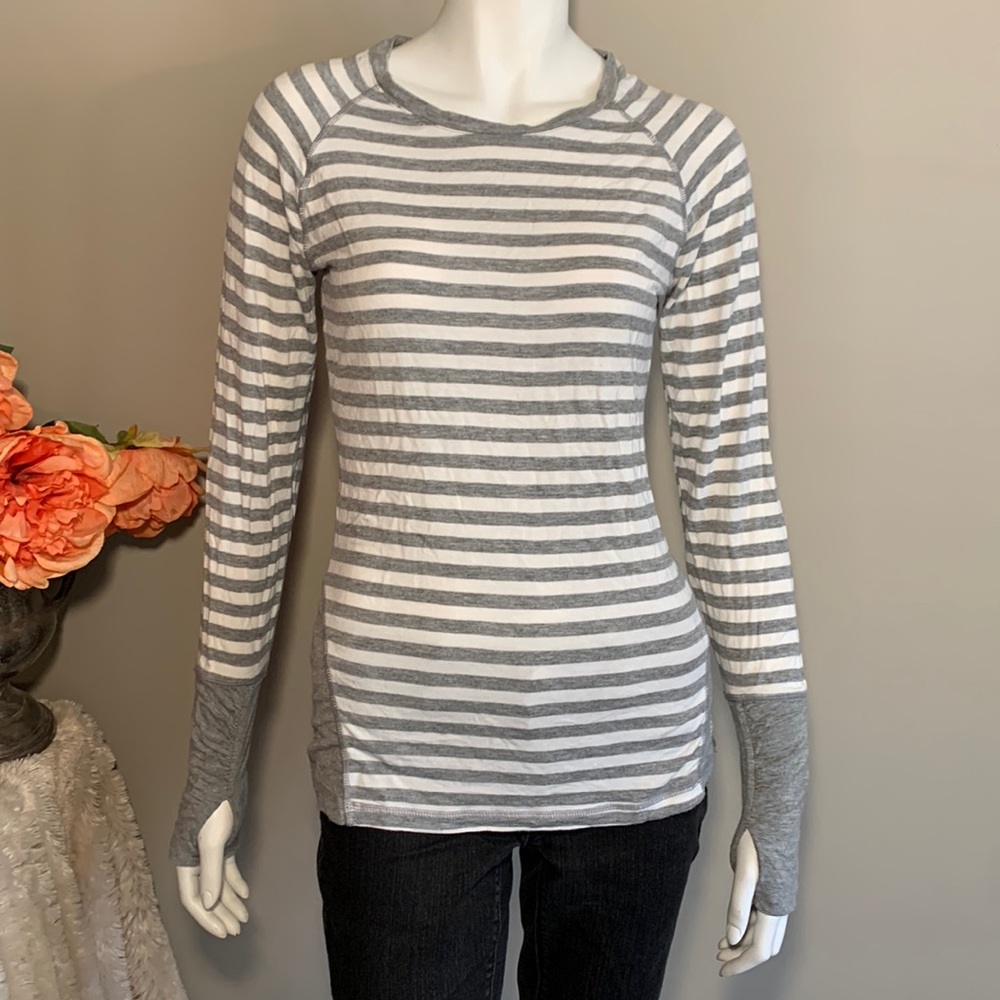 🩶🤍 MPG Athletic top with thumb holes S